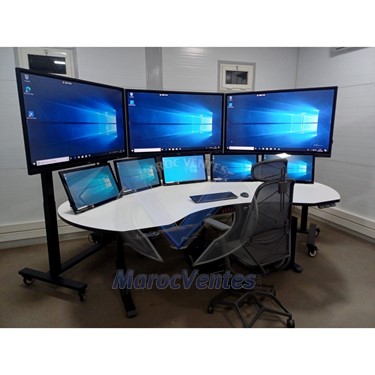Tables avec Postes de Travail Multi-Ecrans Réglables en Hauteur pour SOC